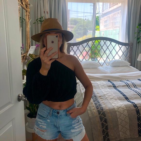 Black Express One Shoulder Crop Top - Picture 3 of 6